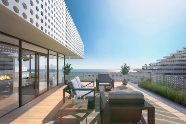 Harbourwalk at Lakeview Village Condos Terrace