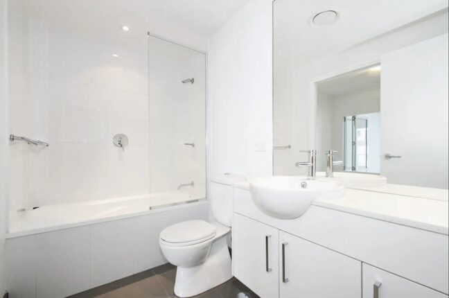 Gates of Thornhill Condos Bathroom